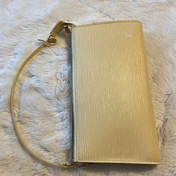 💎✨AUTHENTIC✨💎 Louis Vuitton Pochette Accessoires Epi Leather - Picture 3 of 10